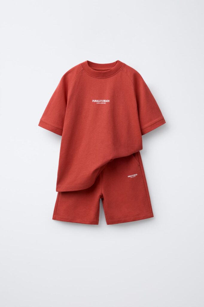 Фото - Комплект футболка + шортики червоний однотонний від бренду Zara